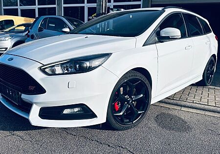 Ford Focus Turnier ST Automatik NAVI RECARO Bi-Xenon