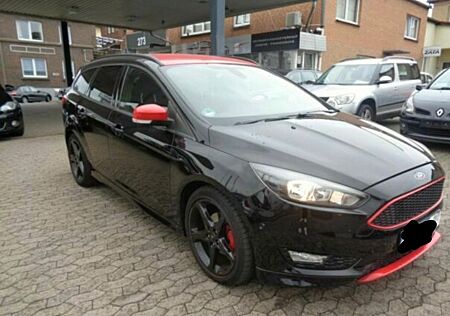 Ford Focus 1,0 EcoBoost 92kW ST-Line Black Turnie...