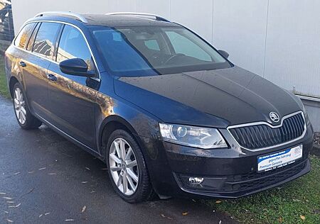 Skoda Octavia Combi Style 4x4 XENON PANO AHK CAM