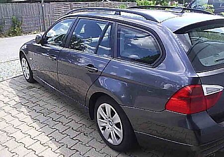 BMW 320d touring AUTOMATIK* KLIMA *PANORAMA* NAVI