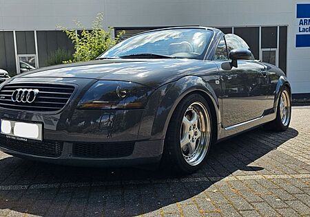 Audi TT Roadster 1.8T quattro 165 kW -