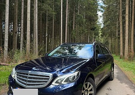 Mercedes-Benz E 220 BlueTEC T | 1 HAND