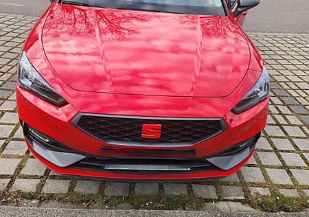 Seat Leon 1.4 e-HYBRID FR DSG LED NAVI WENIG KM !!!