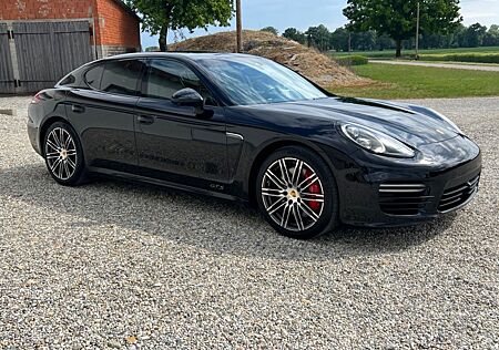 Porsche Panamera GTS GTS