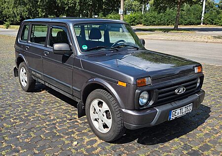 Lada Urban