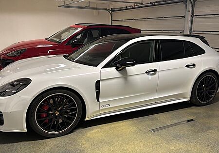 Porsche Panamera GTS Sport Turismo GTS