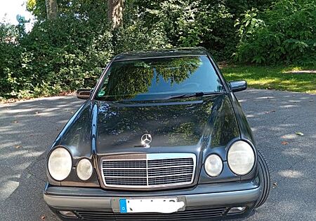 Mercedes-Benz E 200 CLASSIC Classic