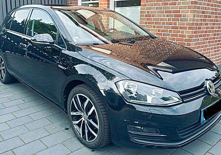 VW Golf Volkswagen 1.2 TSI BMT CUP CUP / TÜV&Allwetter NEU