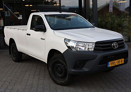 Toyota Hilux 2.4 D-4D ENKEL CABIN 4WD VAN