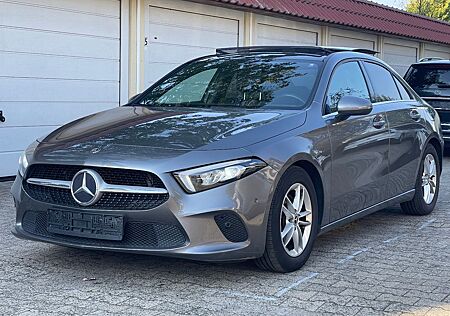 Mercedes-Benz A 200 A -Klasse Lim. Pano LED Teilleder Digi Tacho