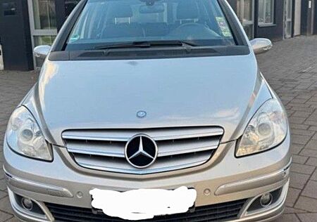Mercedes-Benz 200 B , sehr gepflegt! Anzeige beachten!