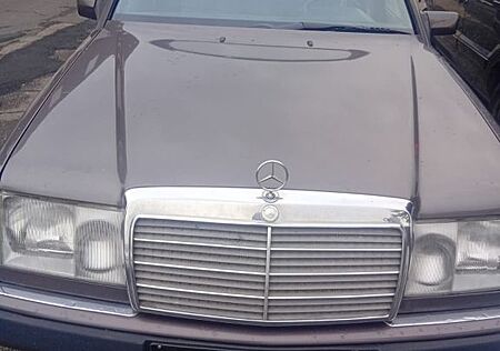Mercedes-Benz E 250 250 TD