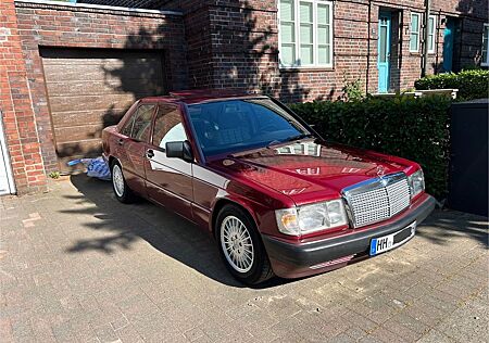 Mercedes-Benz 190 W201 190D mit H-Kennzeichen u. Gutachten