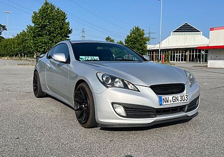 Hyundai Genesis Coupé 3.8 V6 Schalter Heckantrieb Silber