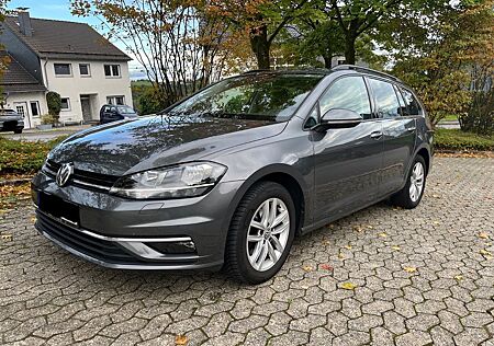VW Golf Volkswagen VII Variant I ACC I Navi I SHZ