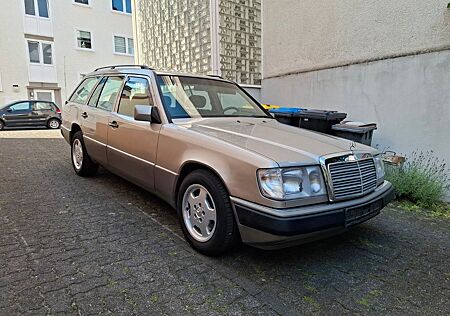 Mercedes-Benz 230