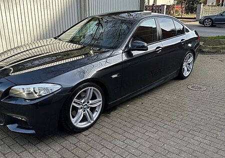 BMW 523i -