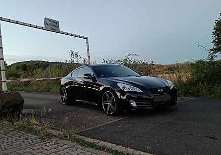 Hyundai Genesis 2.0T -