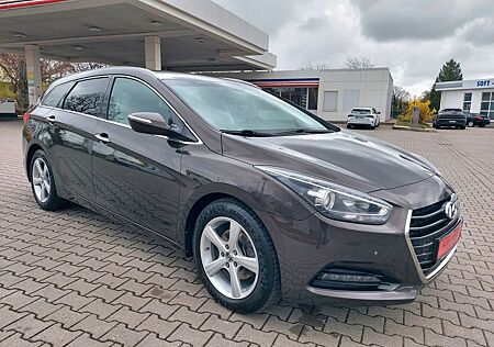 Hyundai i40 cw blue Trend Autom. Klima Sitzheiz. 8xRäder
