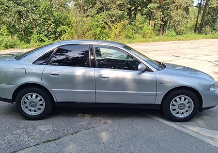 Audi A4 1.6 - B5