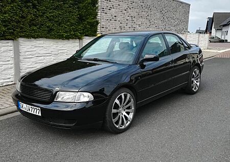 Audi A4 1.8 Turbo. Lededer, LPG