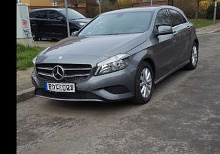 Mercedes-Benz A 180 gebraucht kaufen Mercedes-Benz A 180 BlueEFFICIENCY Style Edition Style Edition