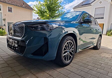 BMW iX1 eDrive20 - M Sport, AHK, 100% Batterie, WA