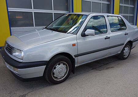VW Vento Volkswagen 1.8 GL 1.HAND*ROST*TÜV/AU 06.26*AHK