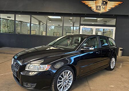 Volvo V50 Kombi D5 AUTOMATIK Summum LEDER/PDC/NAVI/AHK