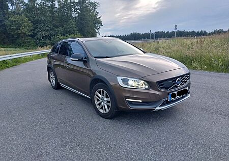 Volvo V60 CC V60 Cross Country /Teilleder/ TÜV neu/ Kamera/