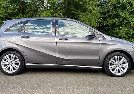 Mercedes-Benz B 180 Klima/PDC/Kamera/Navi/Xenon