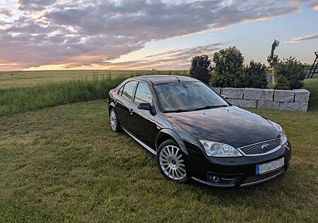 Ford Mondeo ST220