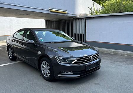 VW Passat Volkswagen Lim. Trendline BMT/Navigation/PDC/1.Hand