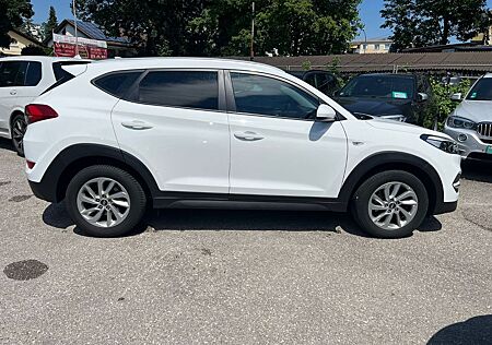 Hyundai Tucson blue Classic 2WD