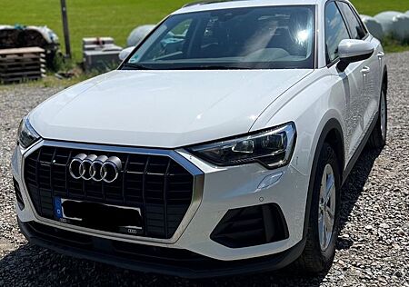 Audi Q3 40 TDI quattro S tronic - AHK, Pano, St.Hz.