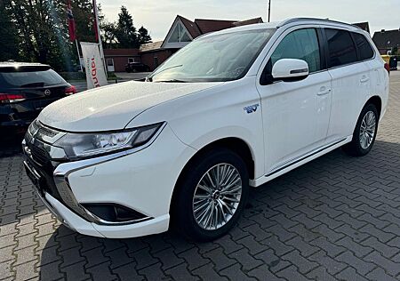 Mitsubishi Outlander 2,4 4WD PHEV Spirit LED,KAMERA,ALCANTA