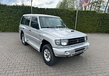 Mitsubishi Pajero TD Classic 2500 4x4 Klima 7-Sitzer