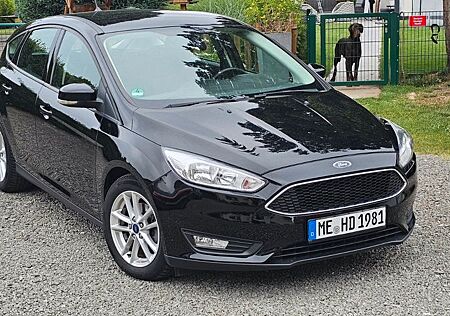 Ford Focus 1,0 EcoBoost 92kW Cool & Connect Auto ...