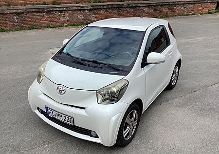Toyota iQ + 1,33-l-Dual-VVT-i 100 PS TOP