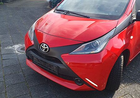 Toyota Aygo (X) Aygo (X) 1,0-l-VVT-i x x