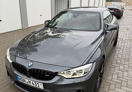 BMW M4 Cabrio Competition, M-Performance
