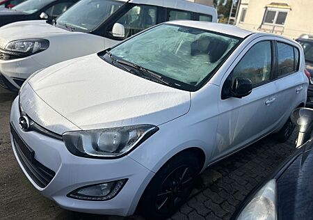 Hyundai i20 blue 1.1