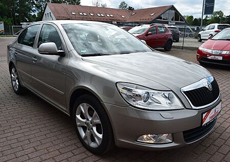 Skoda Octavia Lim. Elegance T-Leder Xenon S-Dach 2Hand