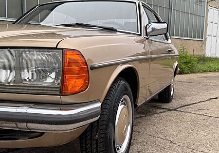 Mercedes-Benz 230 CE Tüv 08/27 fährt sich super