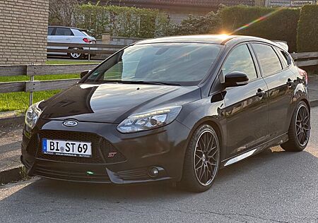 Ford Focus 2,0 EcoBoost ST Leder-Sport-Paket ST