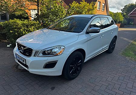 Volvo XC 60 XC60 D5 AWD Aut. R Design - Lückenlos Scheckheft