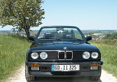 BMW 325i Cabrio alles nur Original und eine Rarität