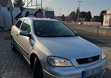 Opel Astra 1.6 -