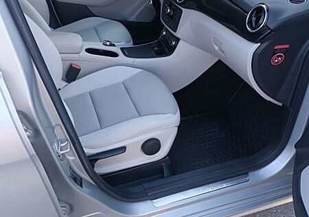 Mercedes-Benz B 220