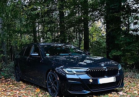 BMW 530e Touring Aut. M Sport allblack, EZ 3/21